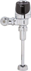 Sloan Valve Co. - 3/4" Spud Coupling, 3/4" Pipe, Urinal Automatic Flush Valve - Handle Opening, 1.5 Gal per Flush, Plastic Cover, Powered by 4 AA Batteries - Exact Industrial Supply