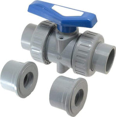 Simtech - 1-1/4" Pipe, Full Port, CPVC True Union Design Ball Valve - Inline - Two Way Flow, FNPT x FNPT (with Socket Adapter) Ends, Tee Handle, 232 WOG - Exact Industrial Supply