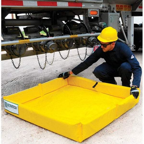 UltraTech - 60 Gal 18 oz PVC Containment Berm, Mini-Foam Wall - 1/2' High x 4' Wide x 4" Long - Exact Industrial Supply