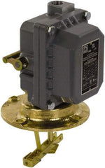 Square D - 4 NEMA Rated, DPST, Float Switch Pressure and Level Switch - 575 VAC, Line-Load-Load-Line Terminal - Exact Industrial Supply