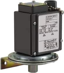 Square D - 4, 13 and 4X NEMA Rated, SPDT, 0.2 to 10 psi, Vacuum Switch Pressure and Level Switch - Adjustable Pressure, 120 VAC, 125 VDC, 240 VAC, 250 VDC, Screw Terminal - Exact Industrial Supply