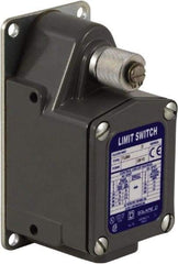 Square D - SPDT, 600 VAC, Screw Terminal, Rotary Spring Return Actuator, General Purpose Limit Switch - 1, 2, 4, 12, 13 NEMA Rating, IP67 IPR Rating - Exact Industrial Supply