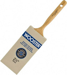 Wooster Brush - 2-1/2" Flat Hog Varnish Brush - 2-11/16" Bristle Length, 6-1/4" Maple Dowel Handle - Exact Industrial Supply